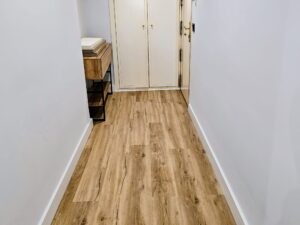 Instalación de suelo laminado resistente