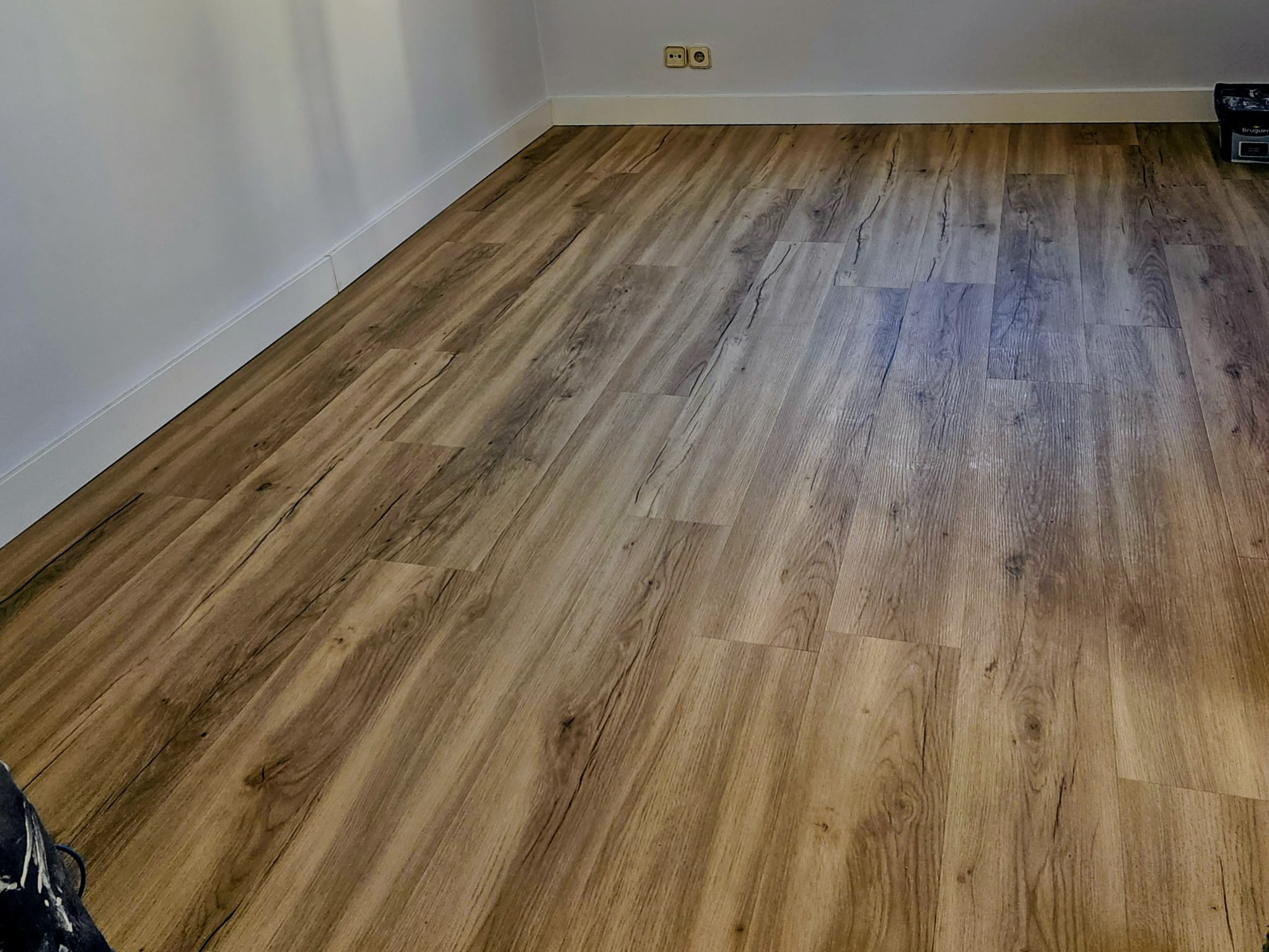 Instalación de suelo laminado resistente