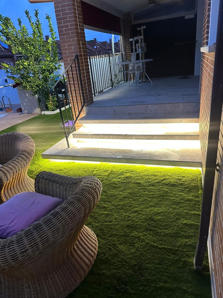 Patio con iluminación